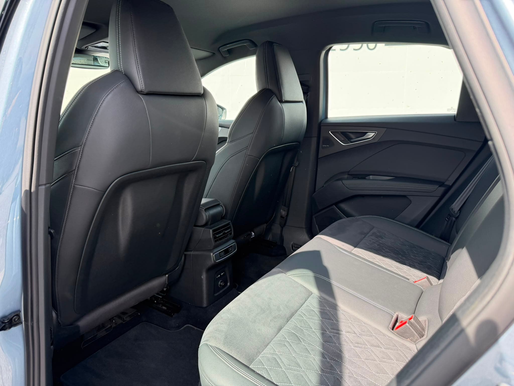 AUDI Q4 e-tron - Image 10