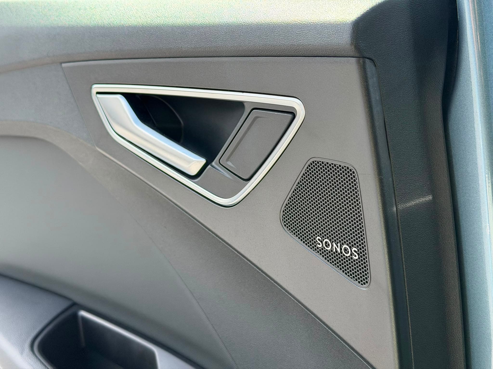 AUDI Q4 e-tron - Image 15