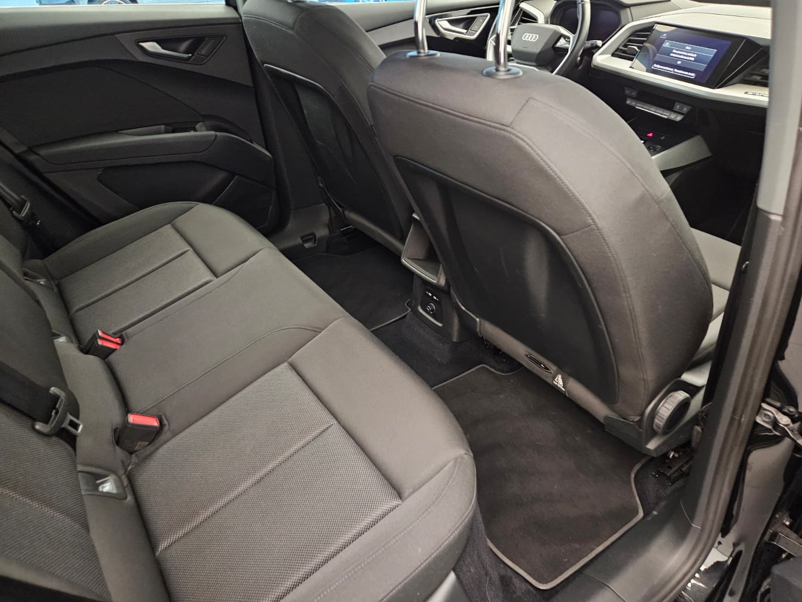 AUDI Q4 e-tron - Image 15