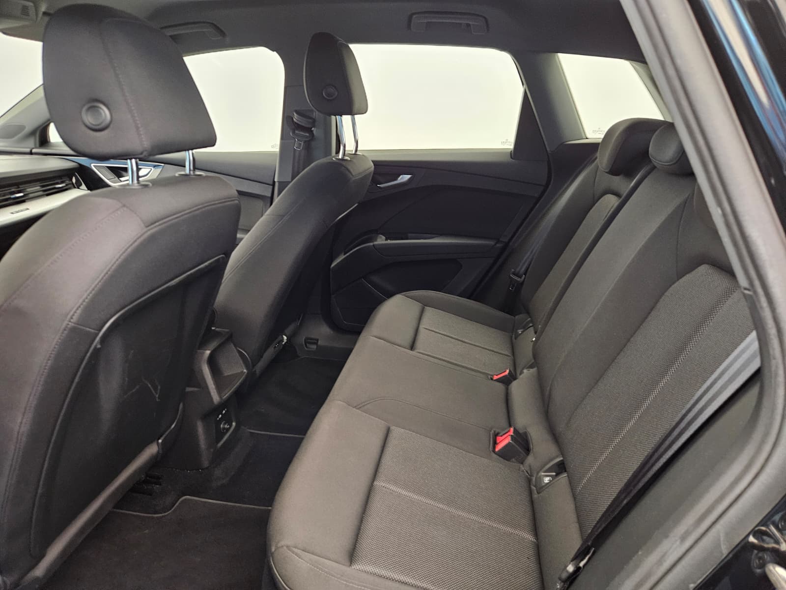 AUDI Q4 e-tron - Image 14