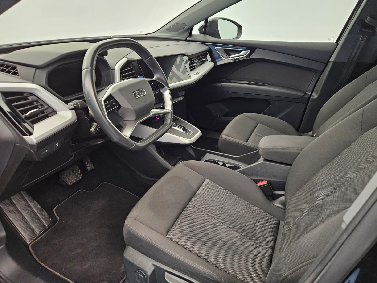 AUDI Q4 e-tron - Image 12