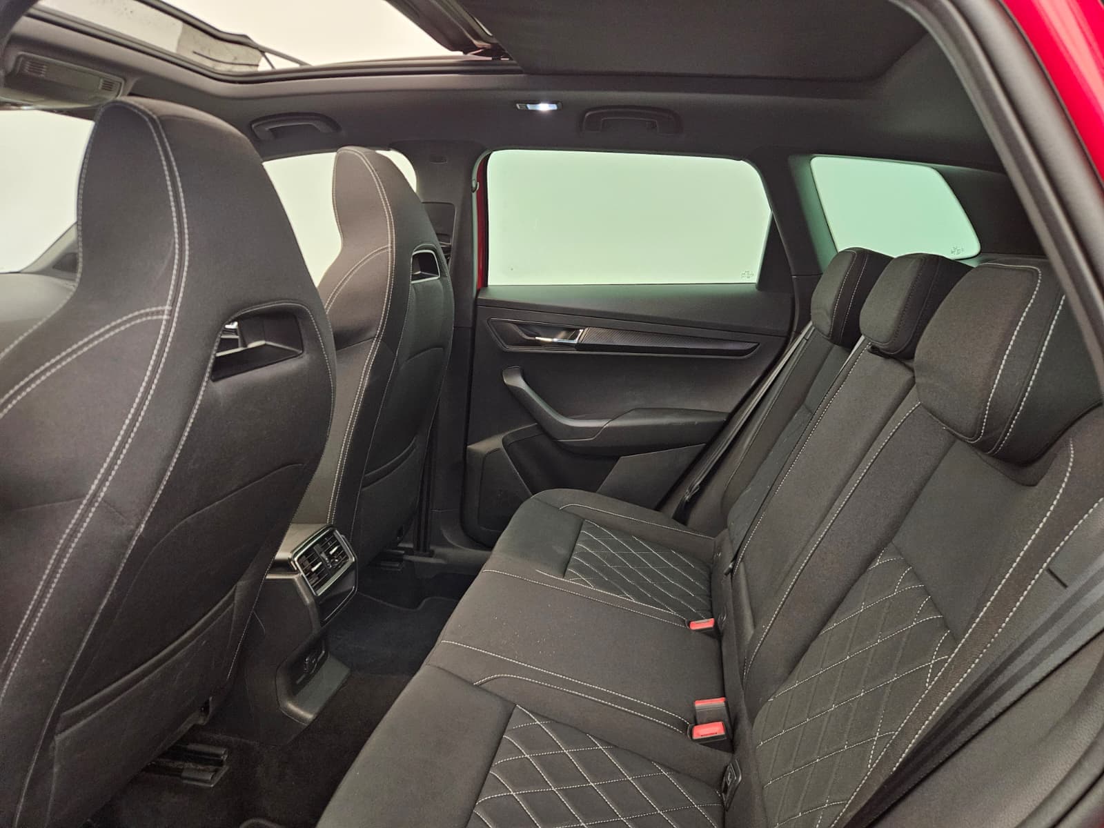 SKODA KAROQ - Image 13