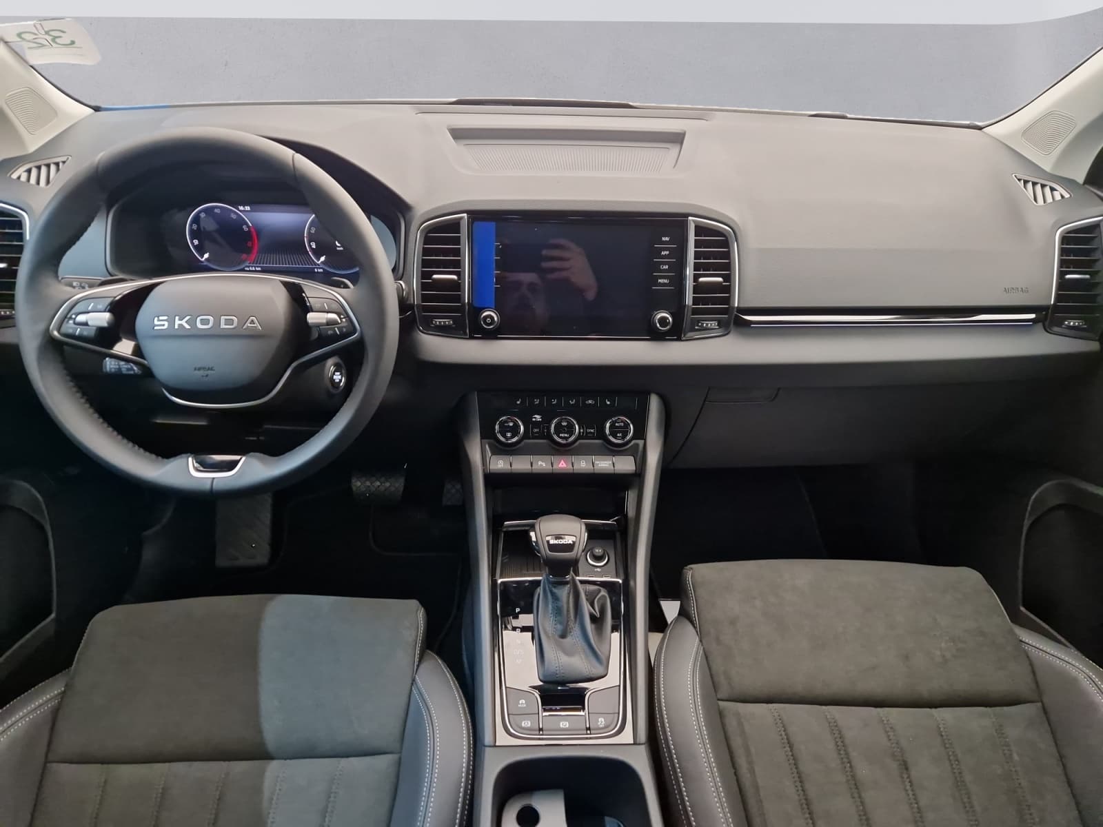 SKODA KAROQ - Image 11