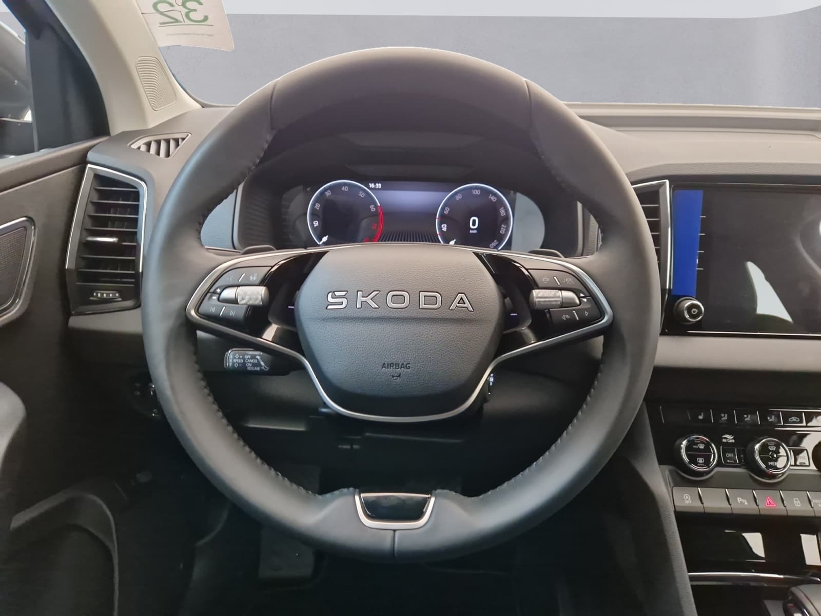 SKODA KAROQ - Image 12