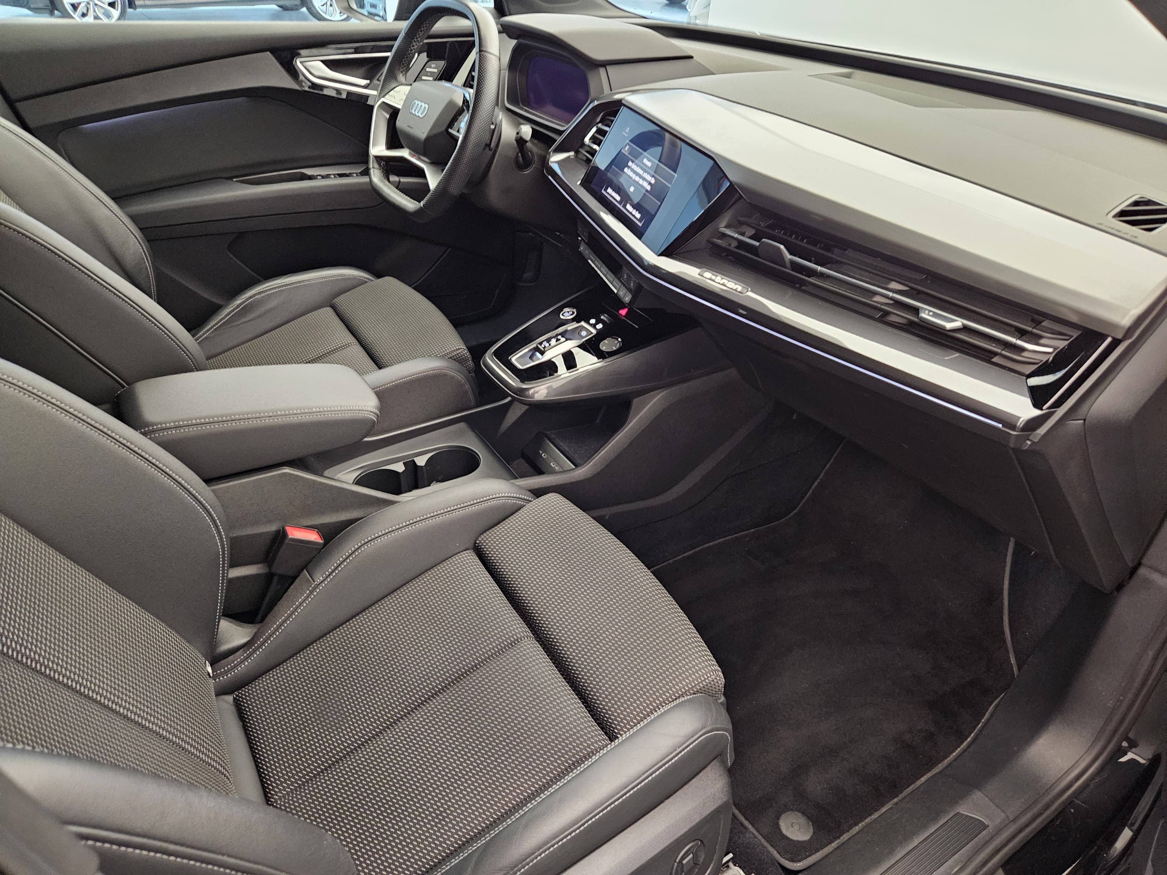 AUDI Q4 e-tron - Image 13