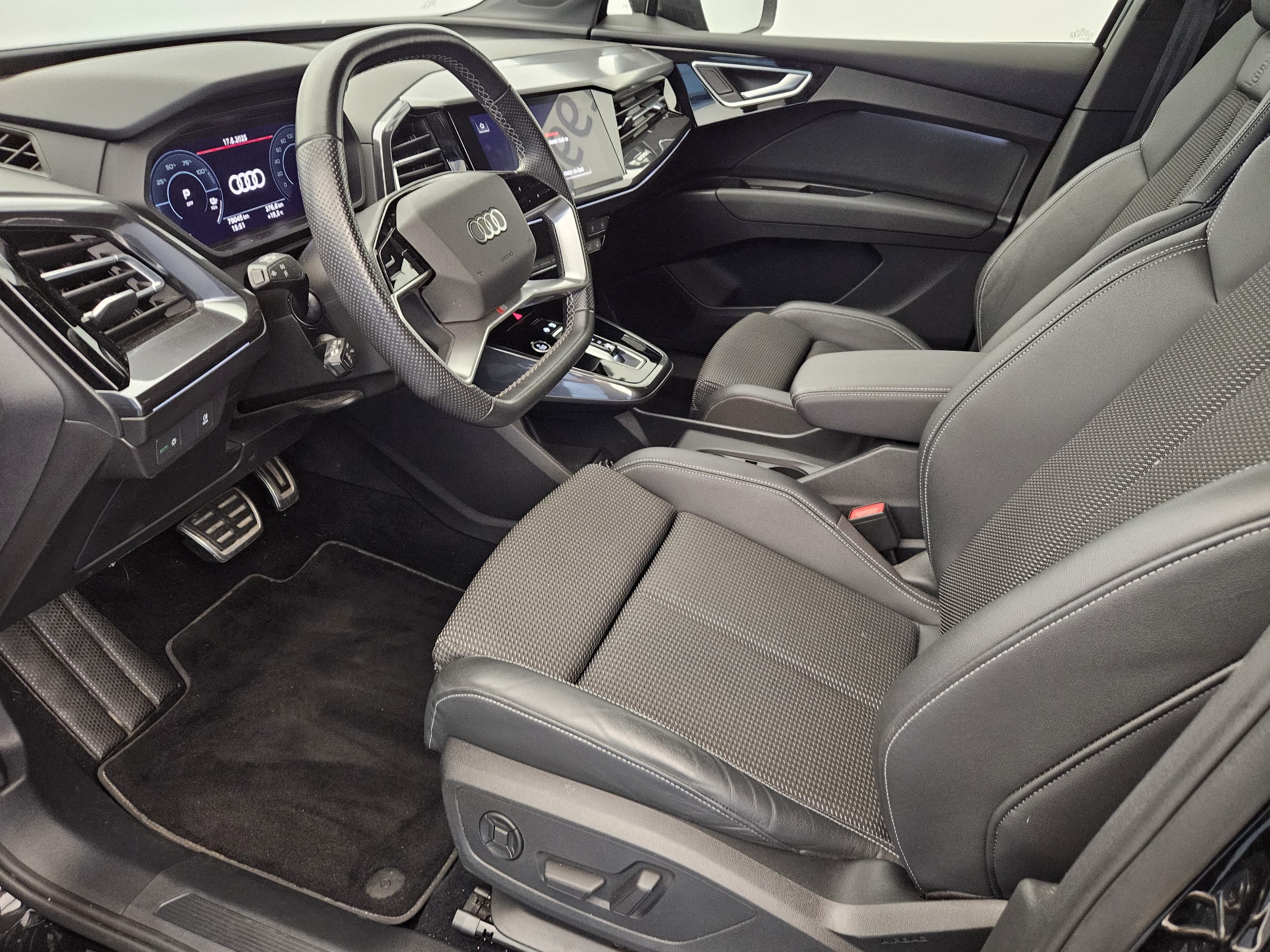 AUDI Q4 e-tron - Image 12