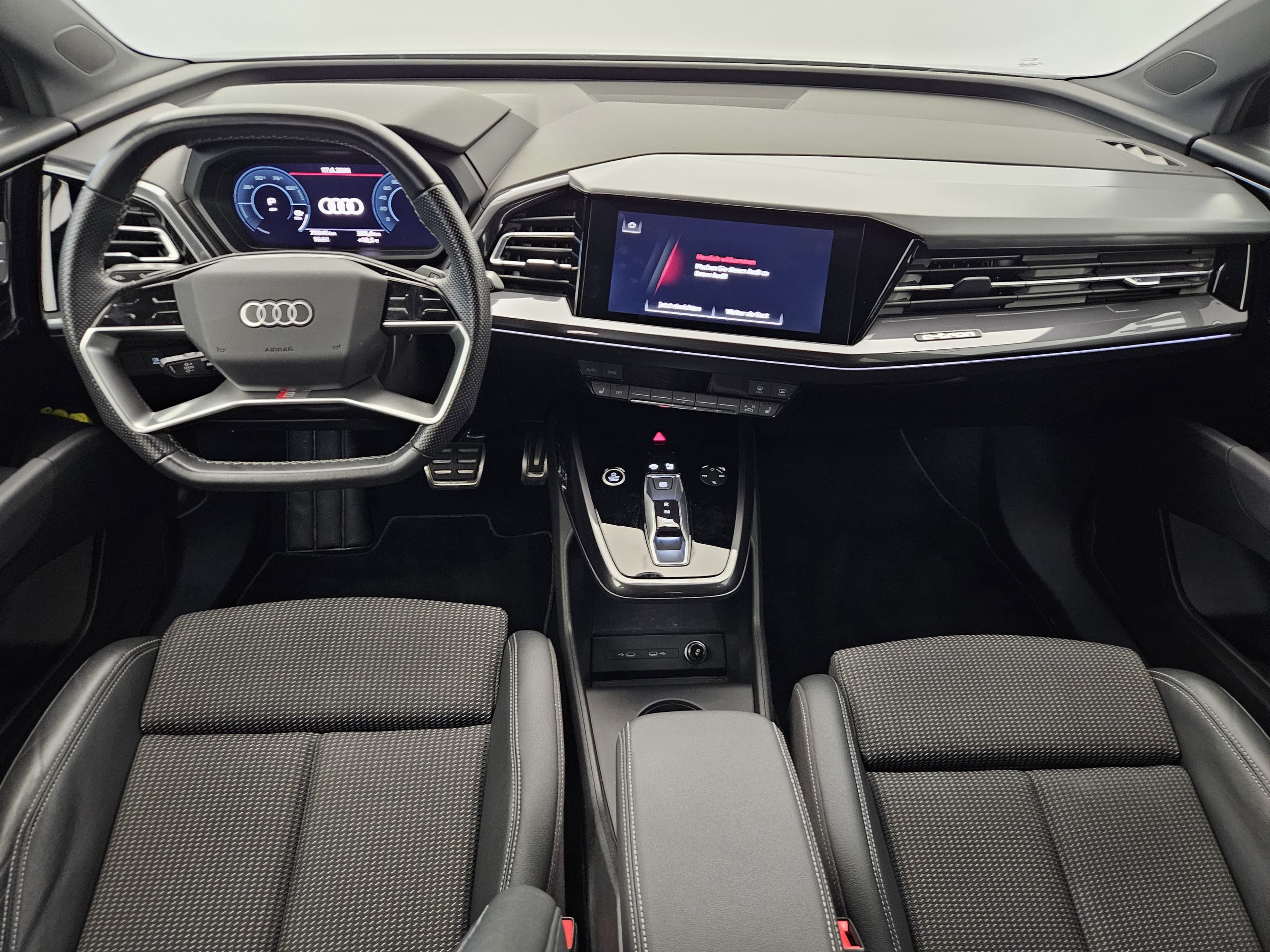 AUDI Q4 e-tron - Image 11