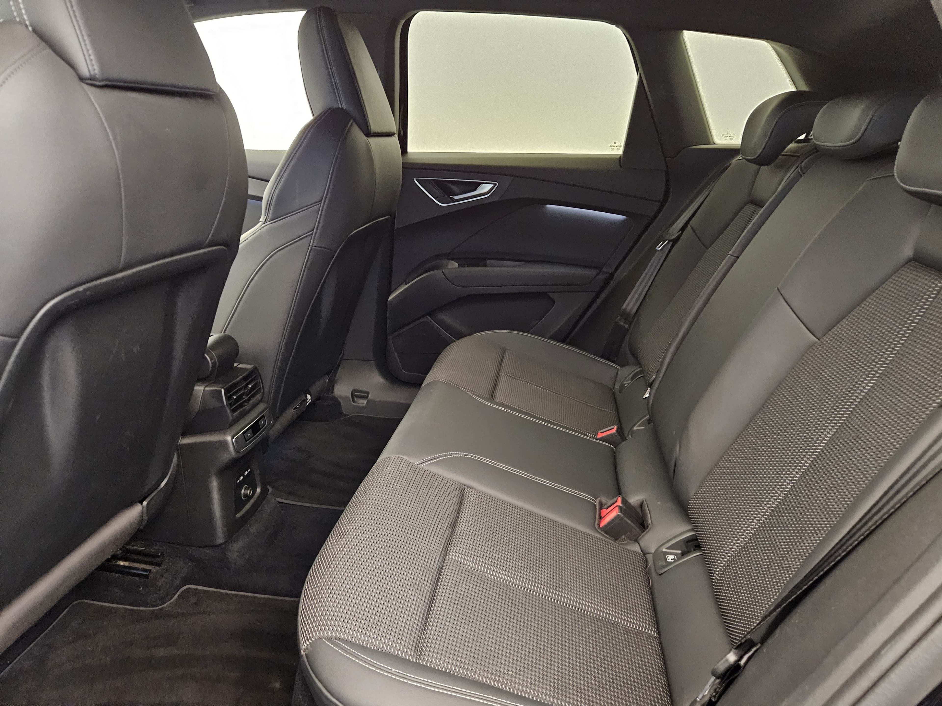 AUDI Q4 e-tron - Image 14