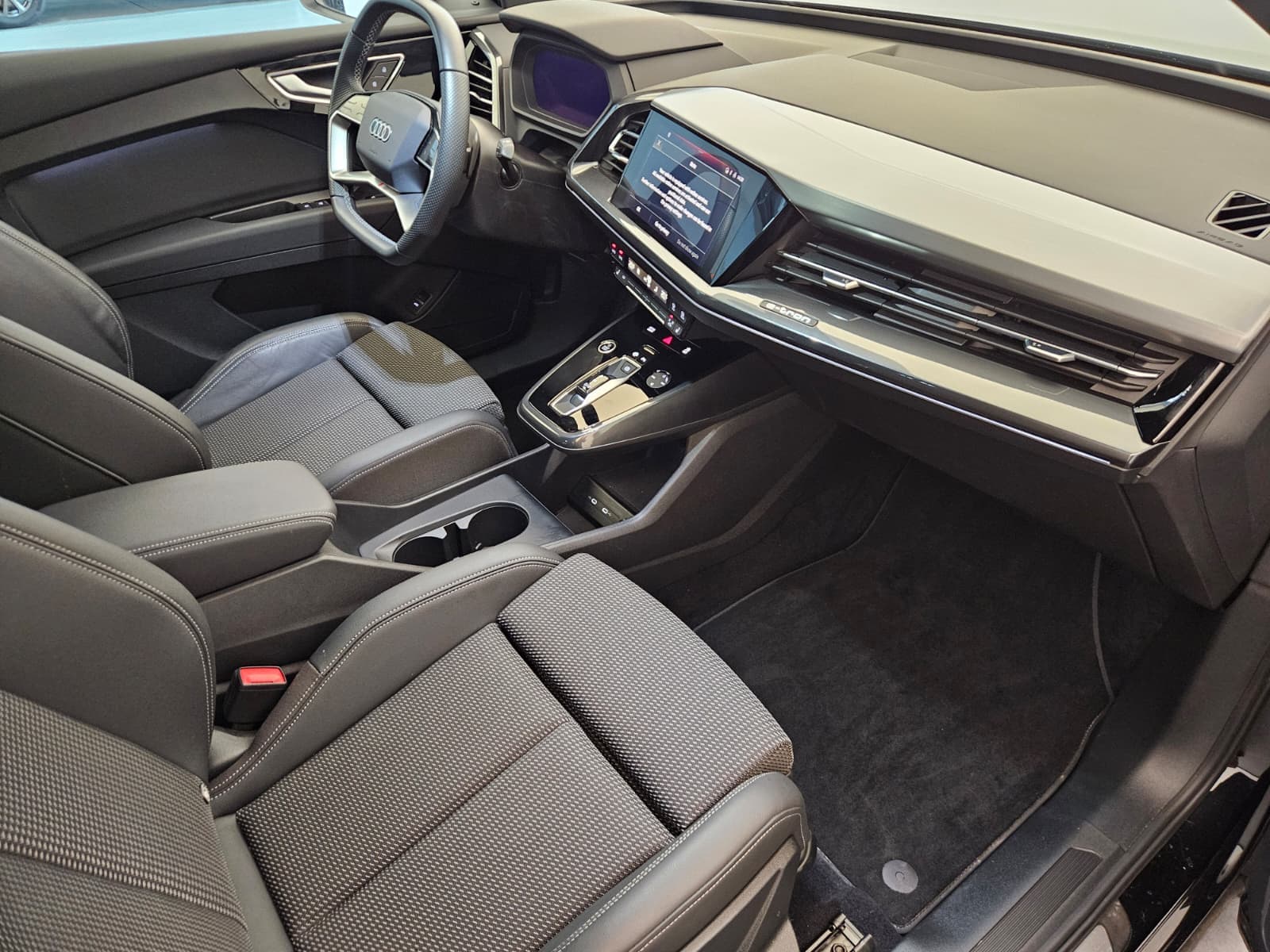 AUDI Q4 e-tron - Image 12