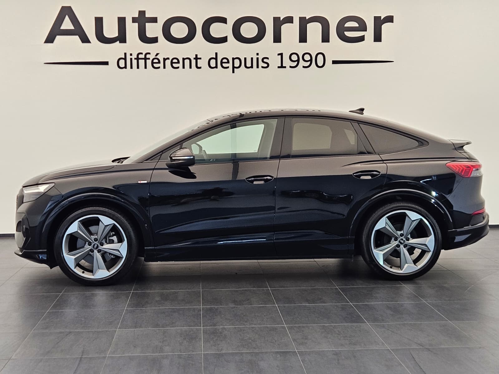 AUDI Q4 e-tron - Image 2
