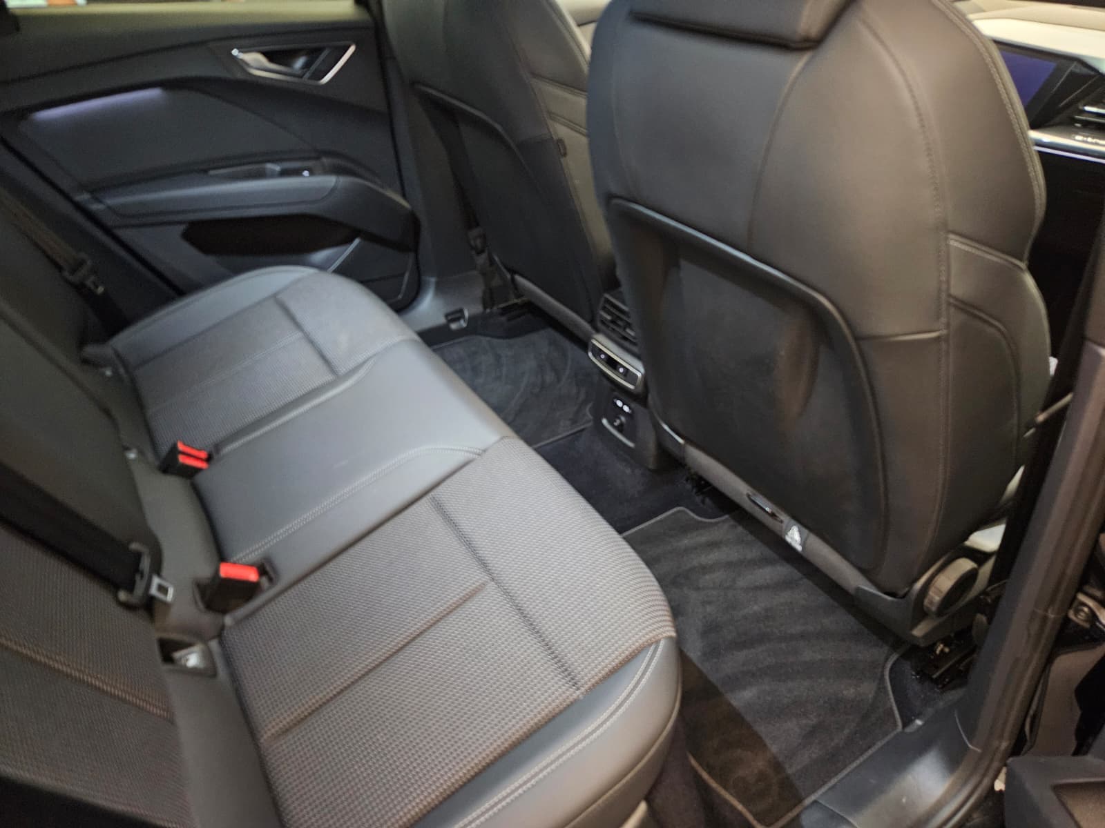 AUDI Q4 e-tron - Image 14