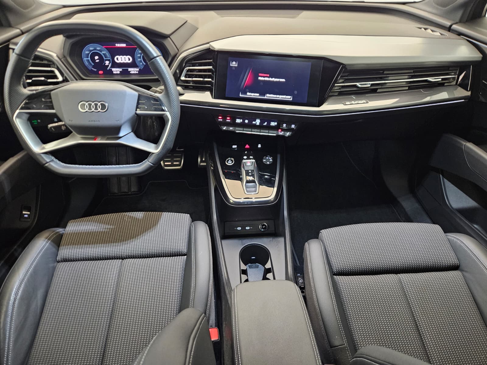 AUDI Q4 e-tron - Image 10