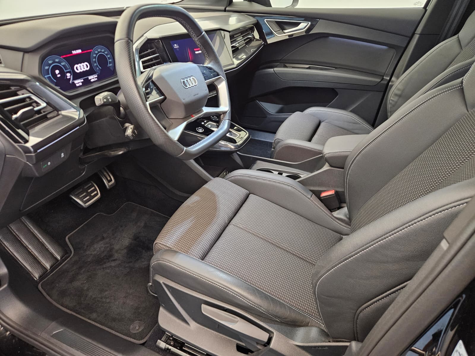 AUDI Q4 e-tron - Image 11