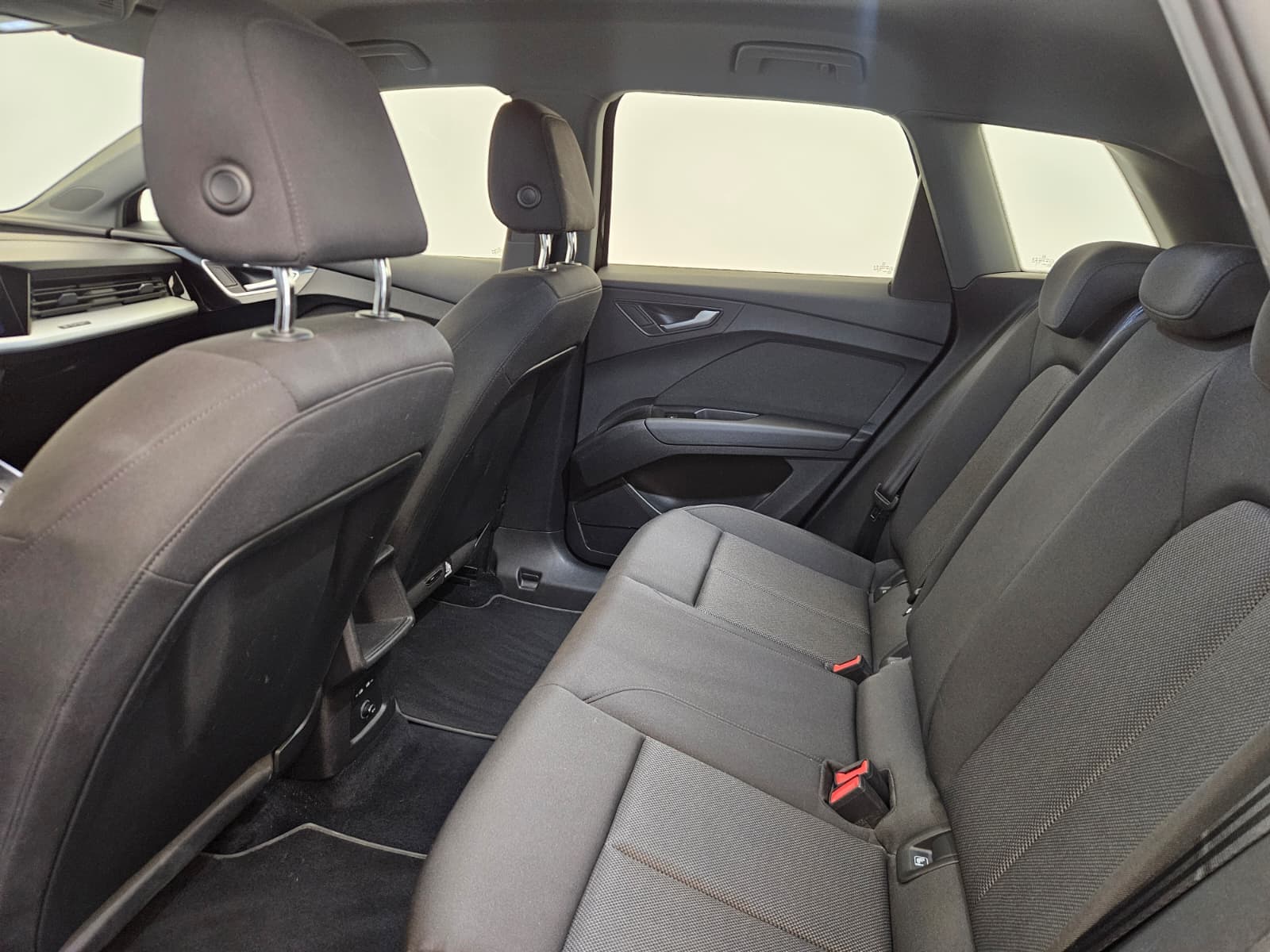 AUDI Q4 e-tron - Image 13