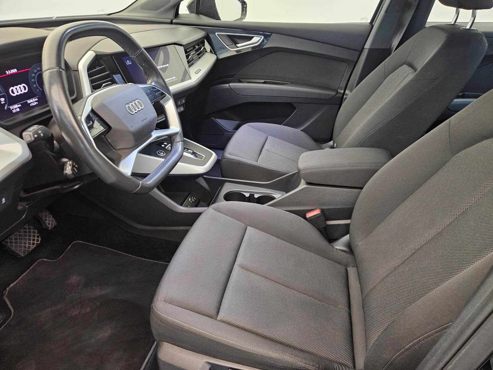 AUDI Q4 e-tron - Image 11