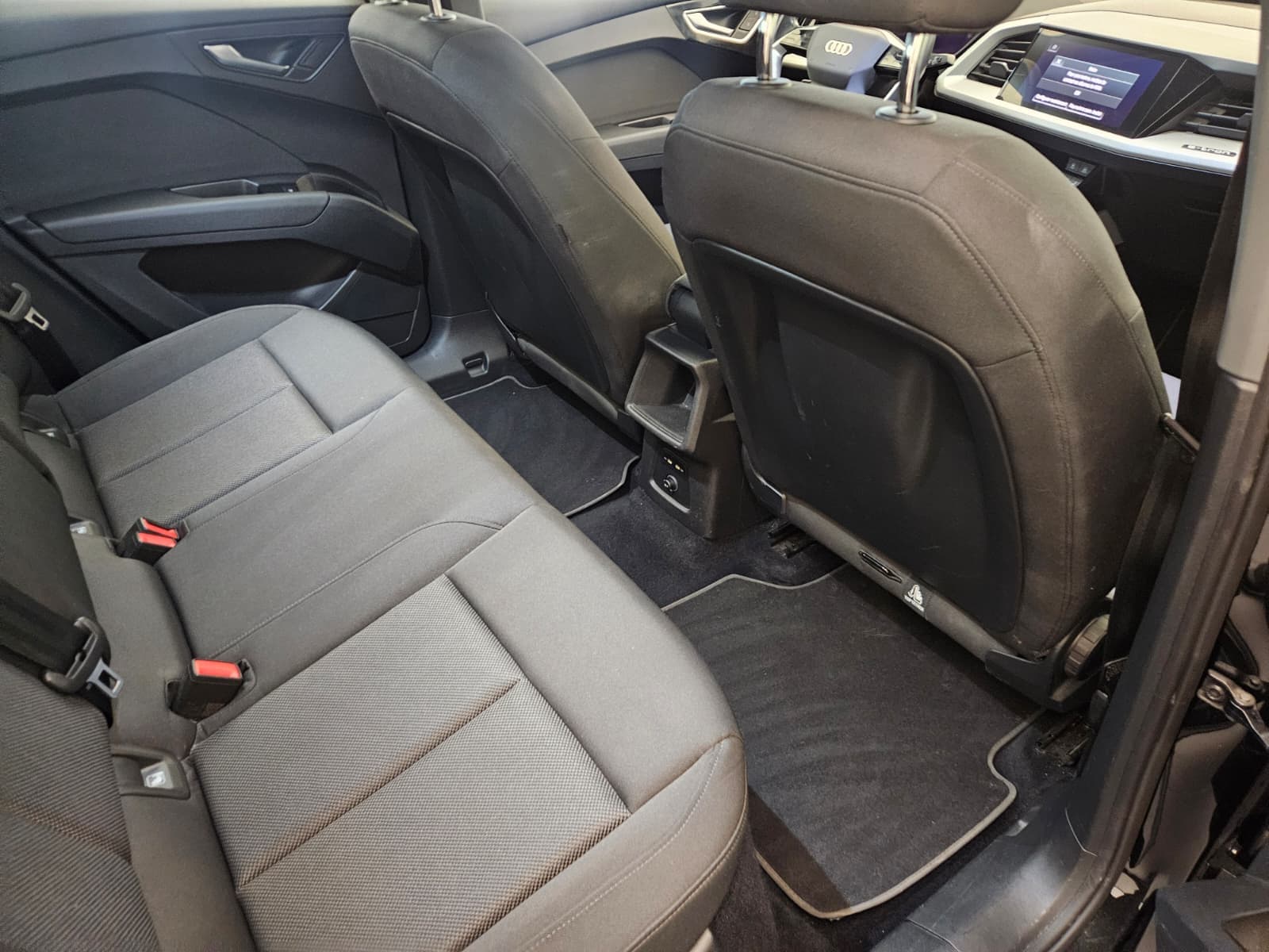 AUDI Q4 e-tron - Image 14