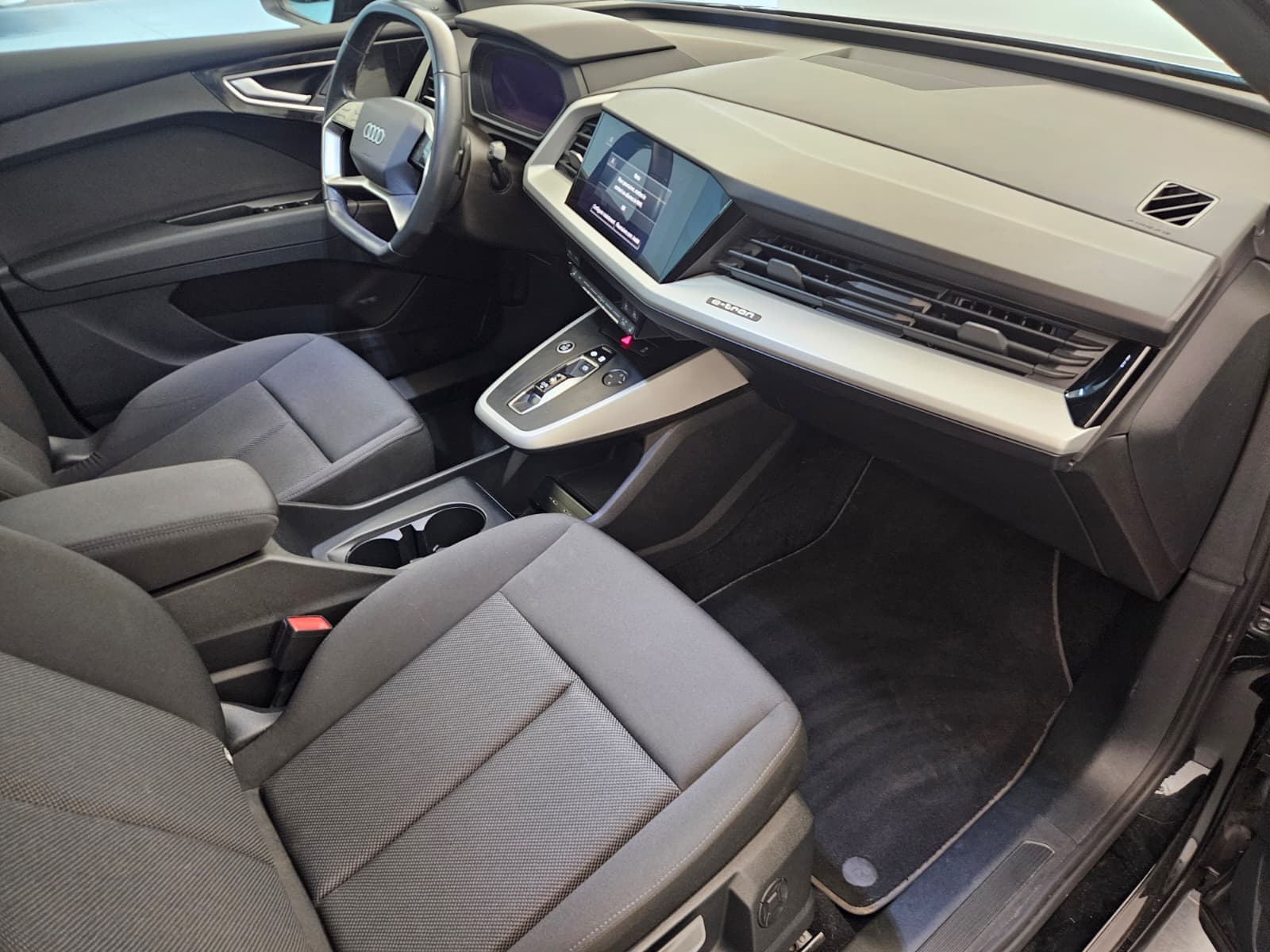 AUDI Q4 e-tron - Image 12