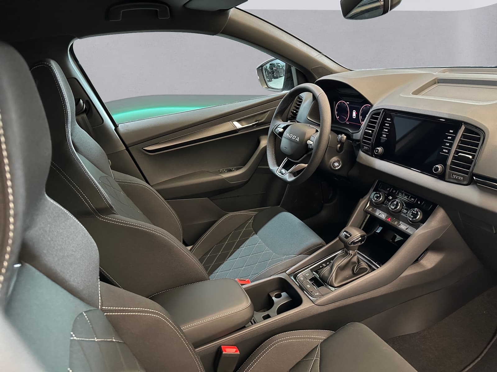 SKODA KAROQ - Image 11