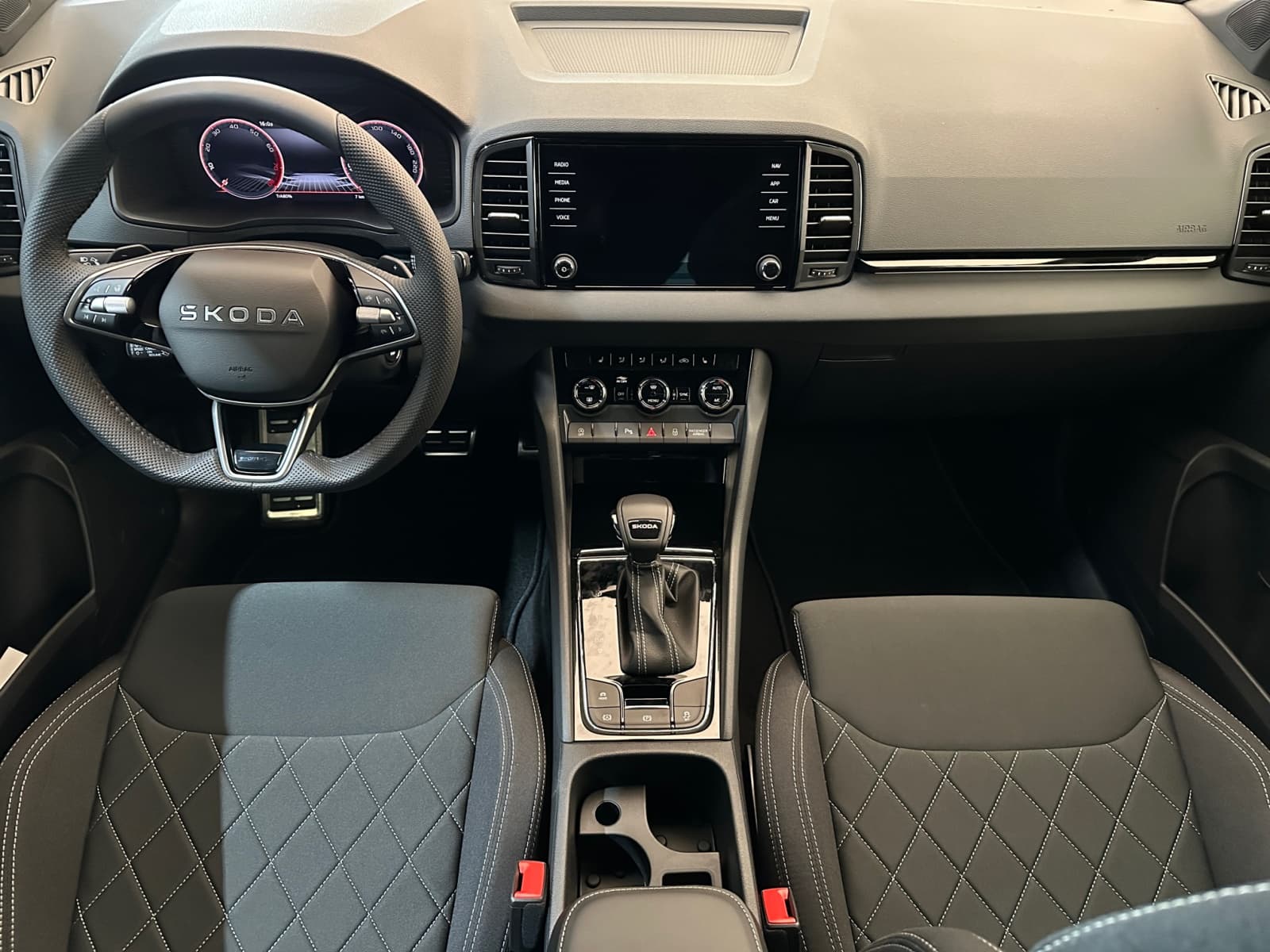 SKODA KAROQ - Image 10