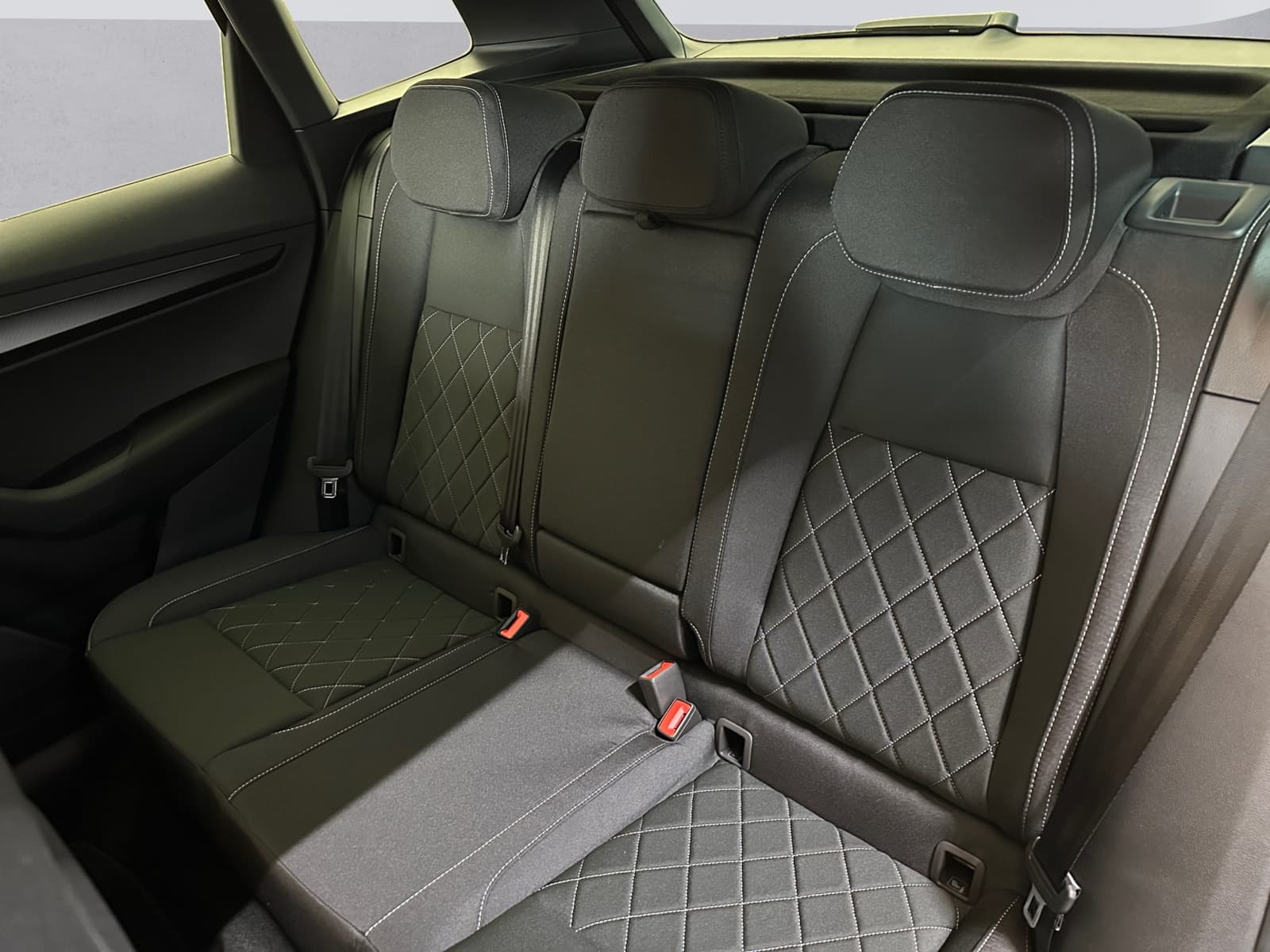 SKODA KAROQ - Image 12