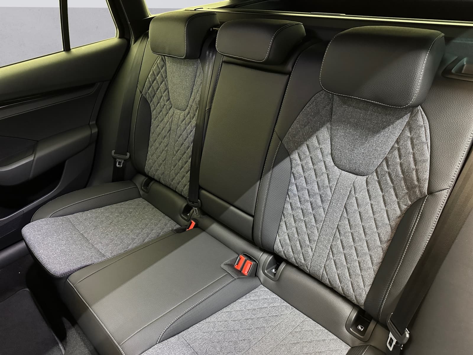 SKODA OCTAVIA - Image 12