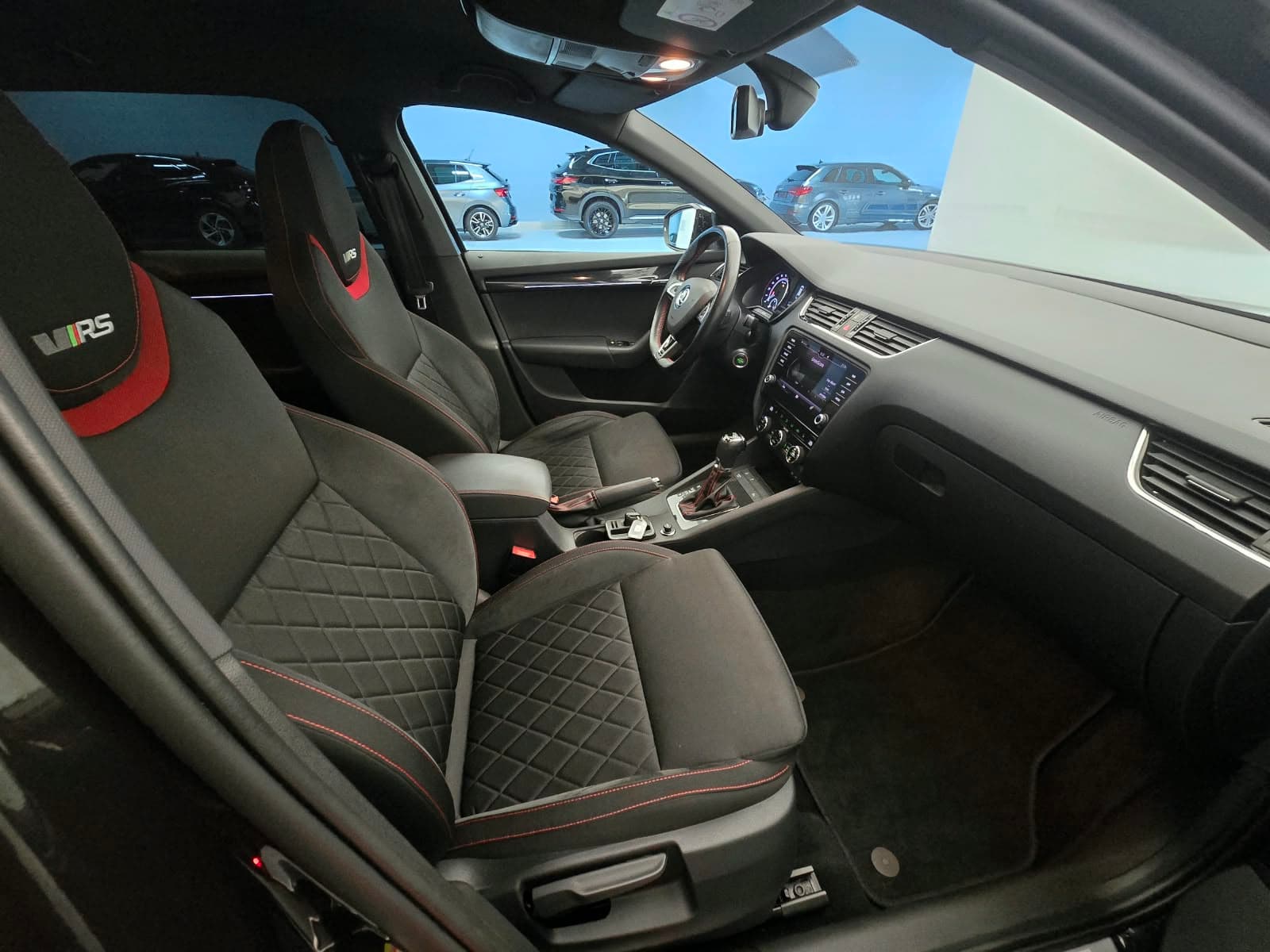 SKODA OCTAVIA - Image 12