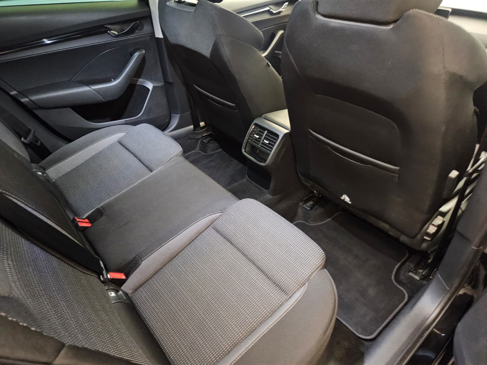 SKODA OCTAVIA - Image 14