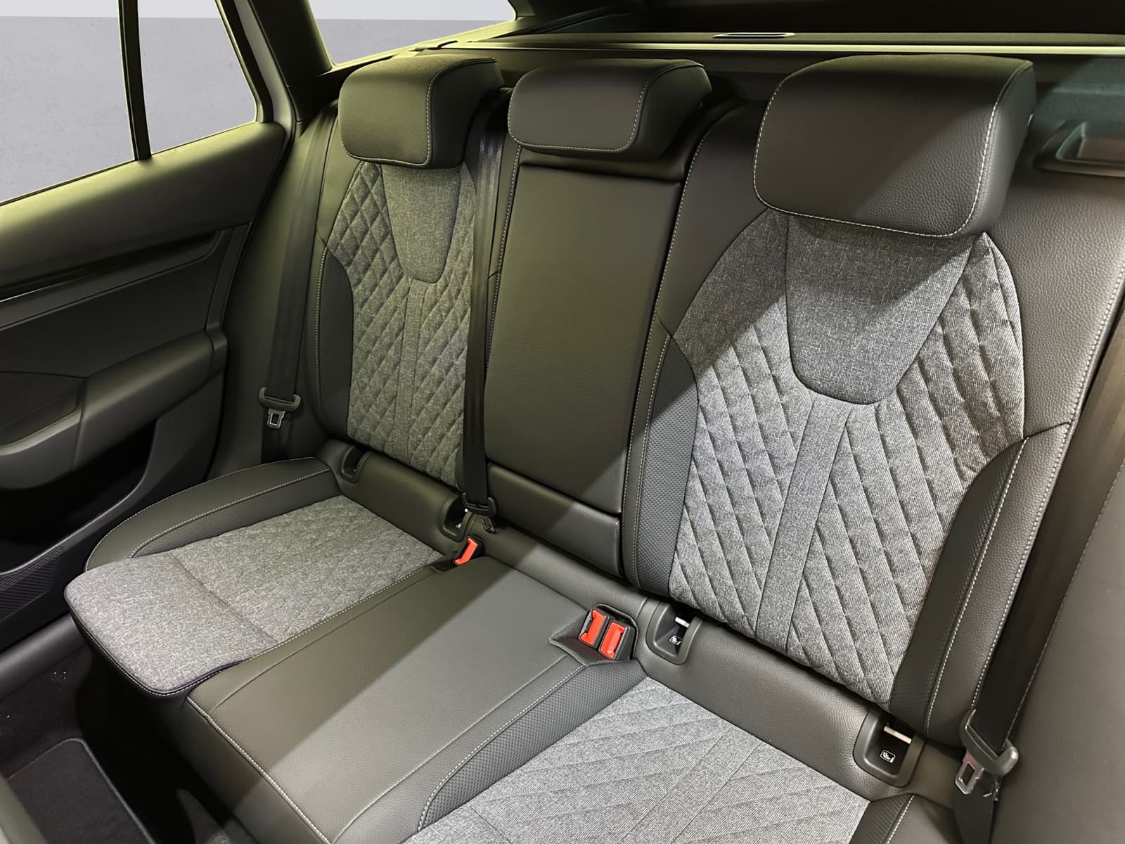 SKODA OCTAVIA - Image 12