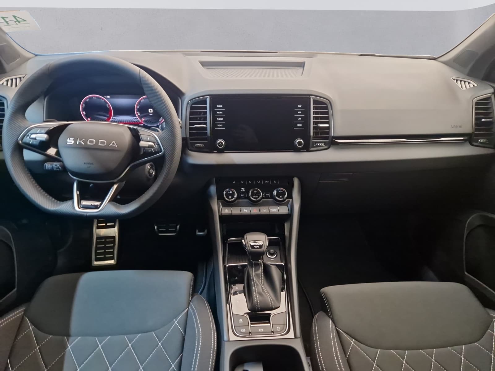 SKODA KAROQ - Image 8