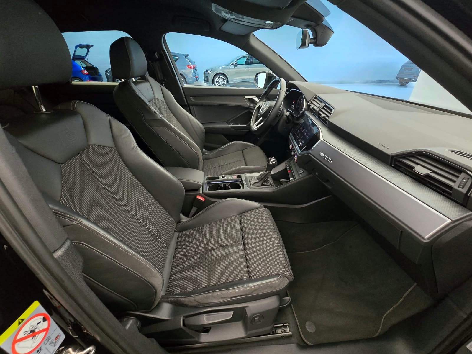AUDI Q3 - Image 13