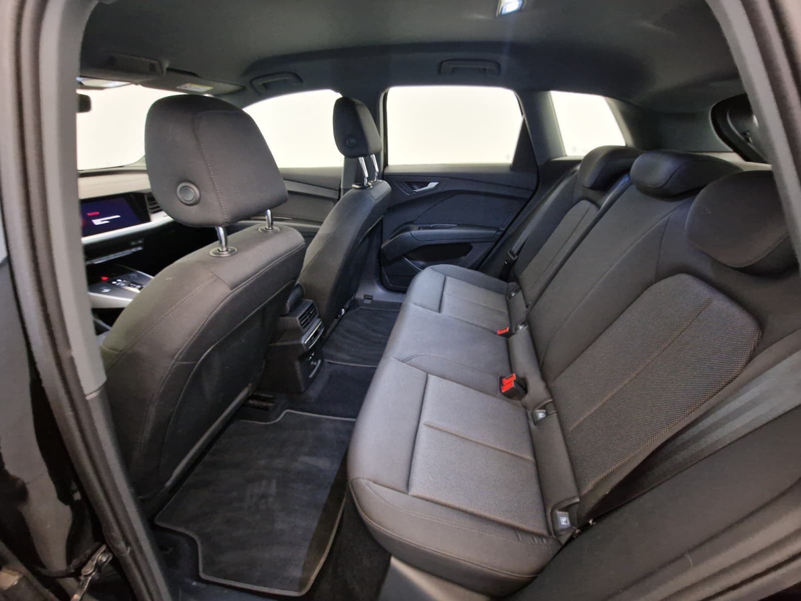AUDI Q4 e-tron - Image 15