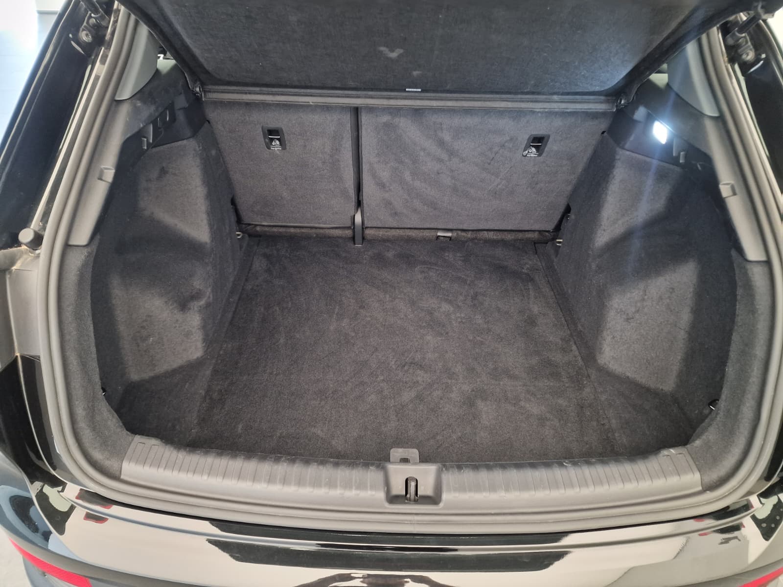 AUDI Q4 e-tron - Image 17