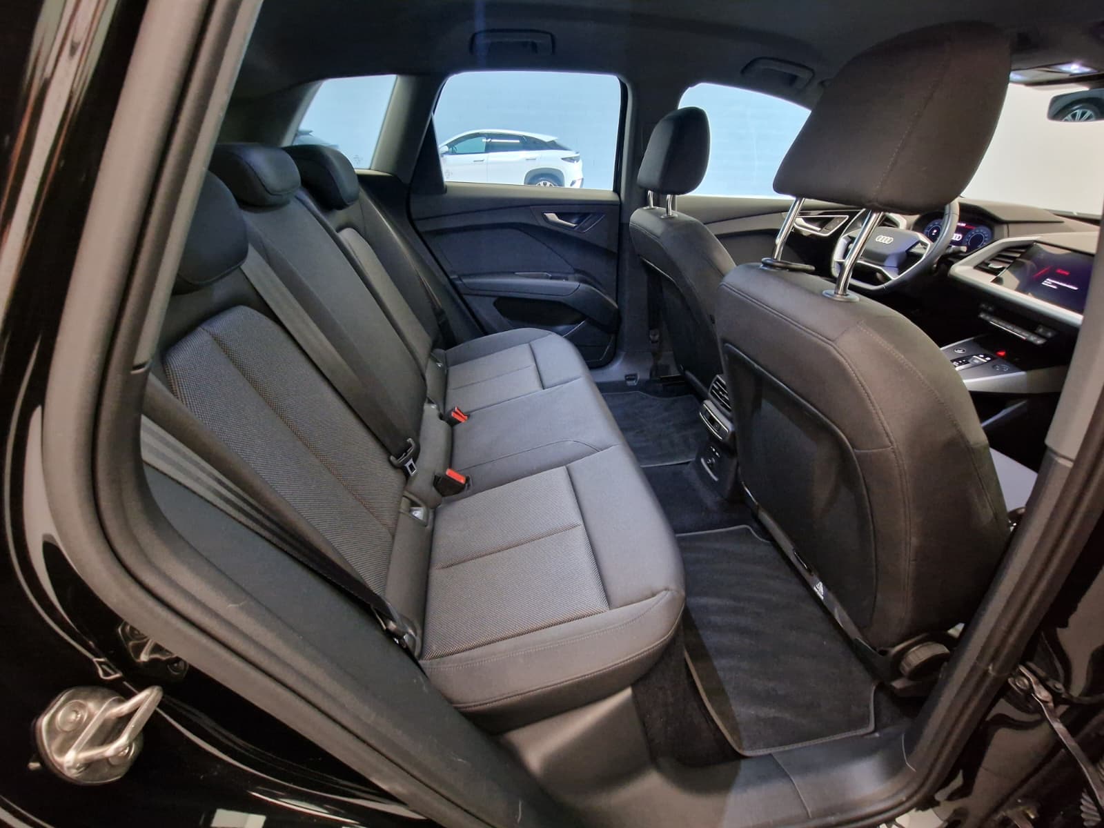 AUDI Q4 e-tron - Image 16