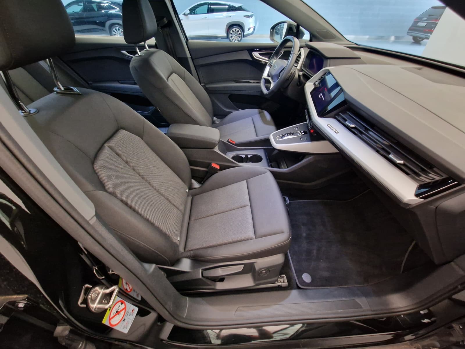 AUDI Q4 e-tron - Image 14