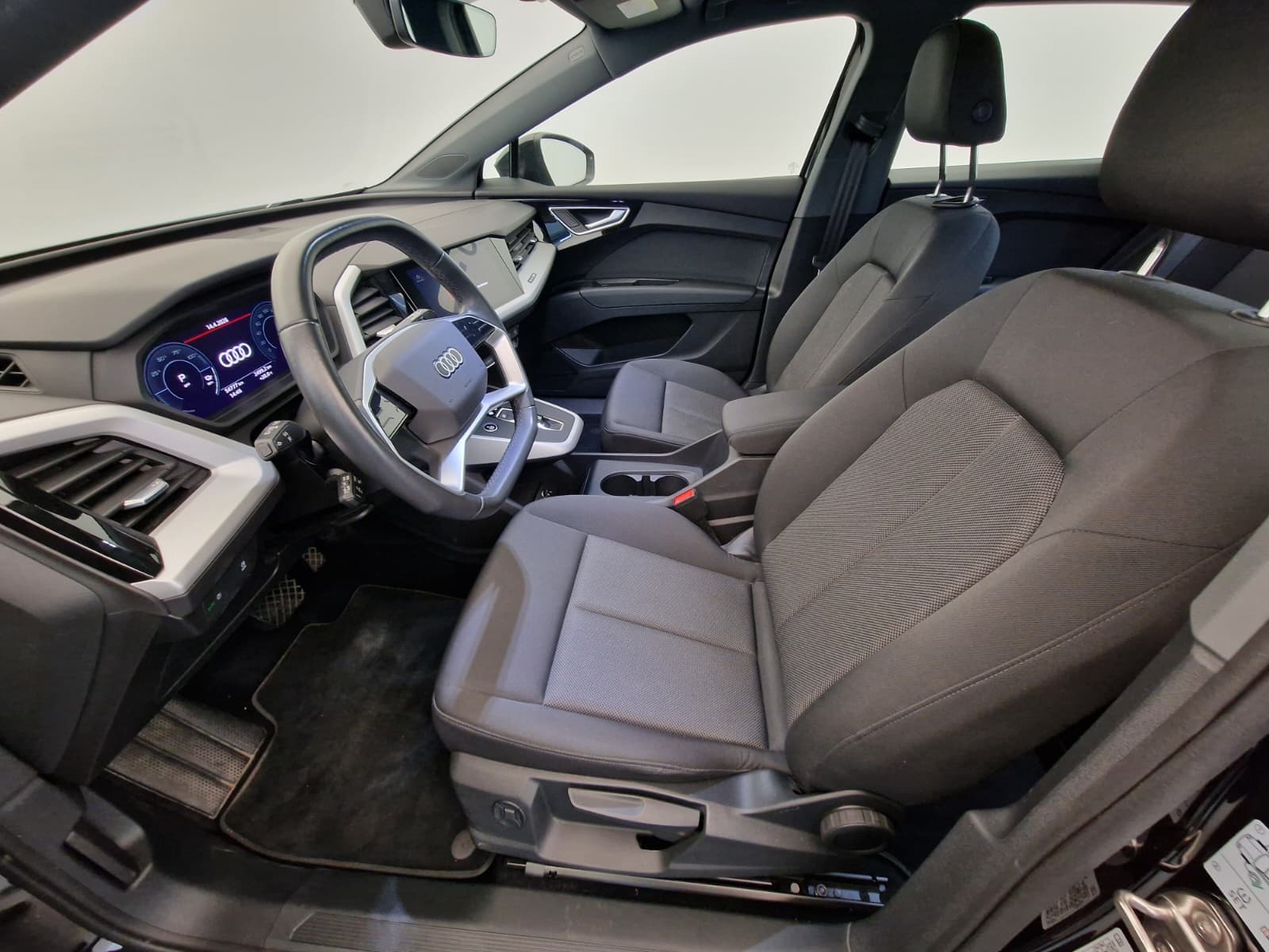 AUDI Q4 e-tron - Image 12