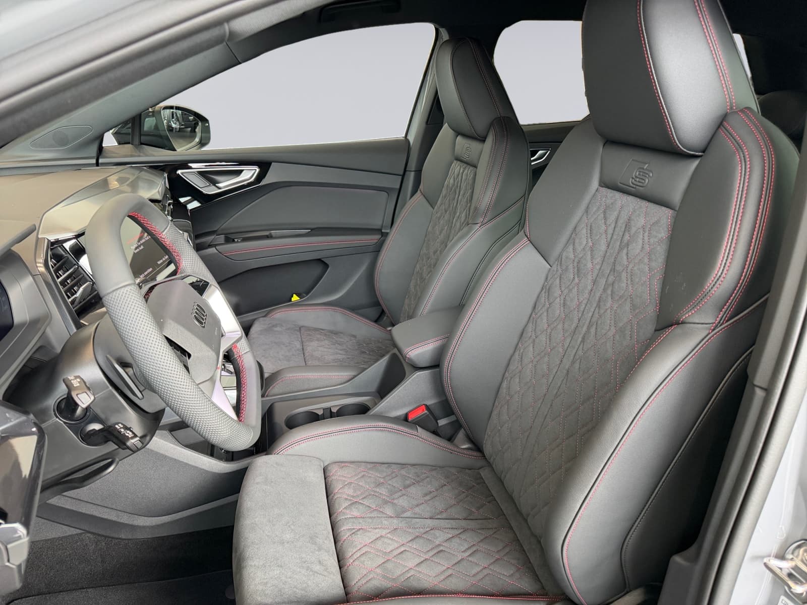 AUDI Q4 e-tron - Image 7