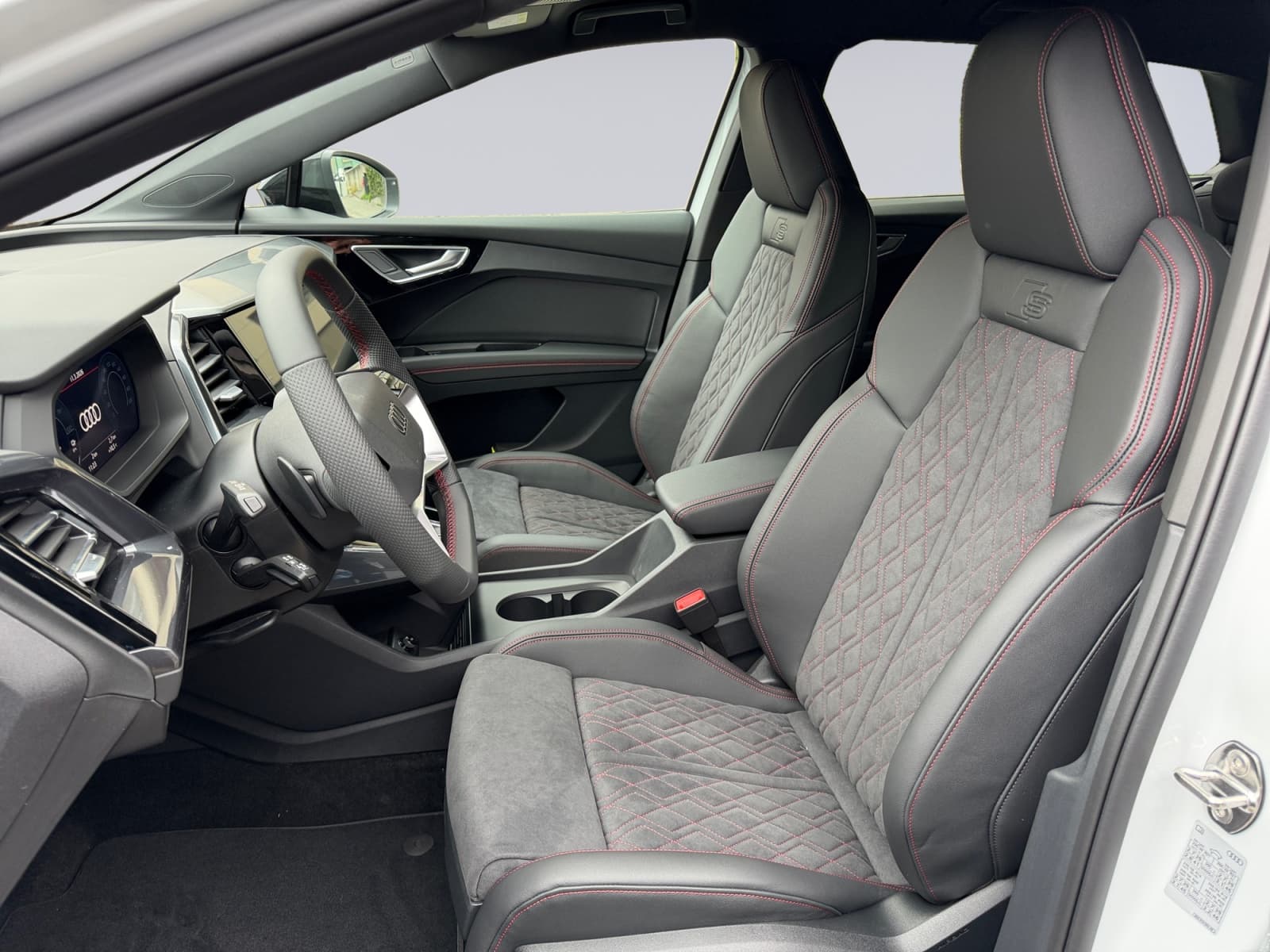 AUDI Q4 e-tron - Image 7