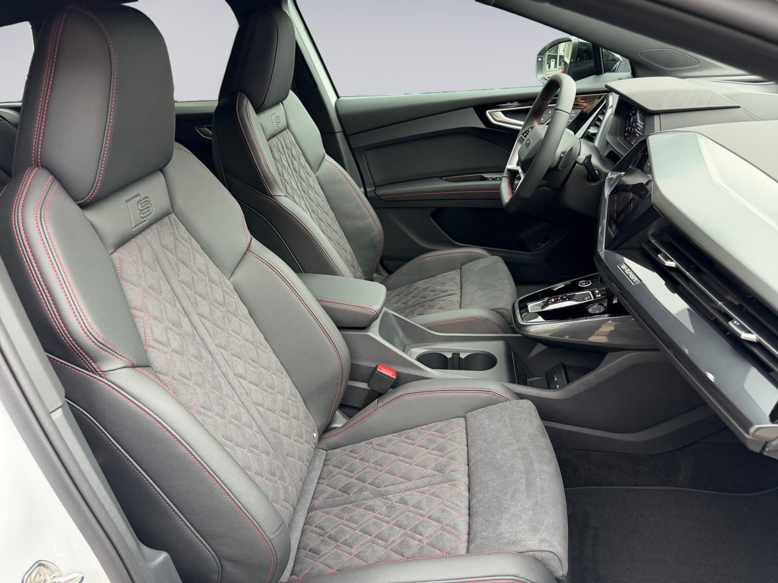 AUDI Q4 e-tron - Image 13