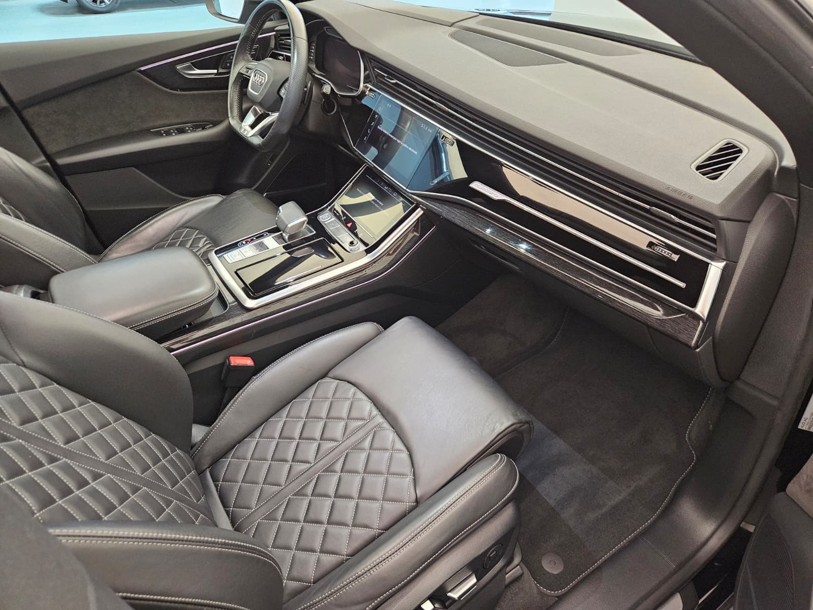 AUDI Q8 - Image 12