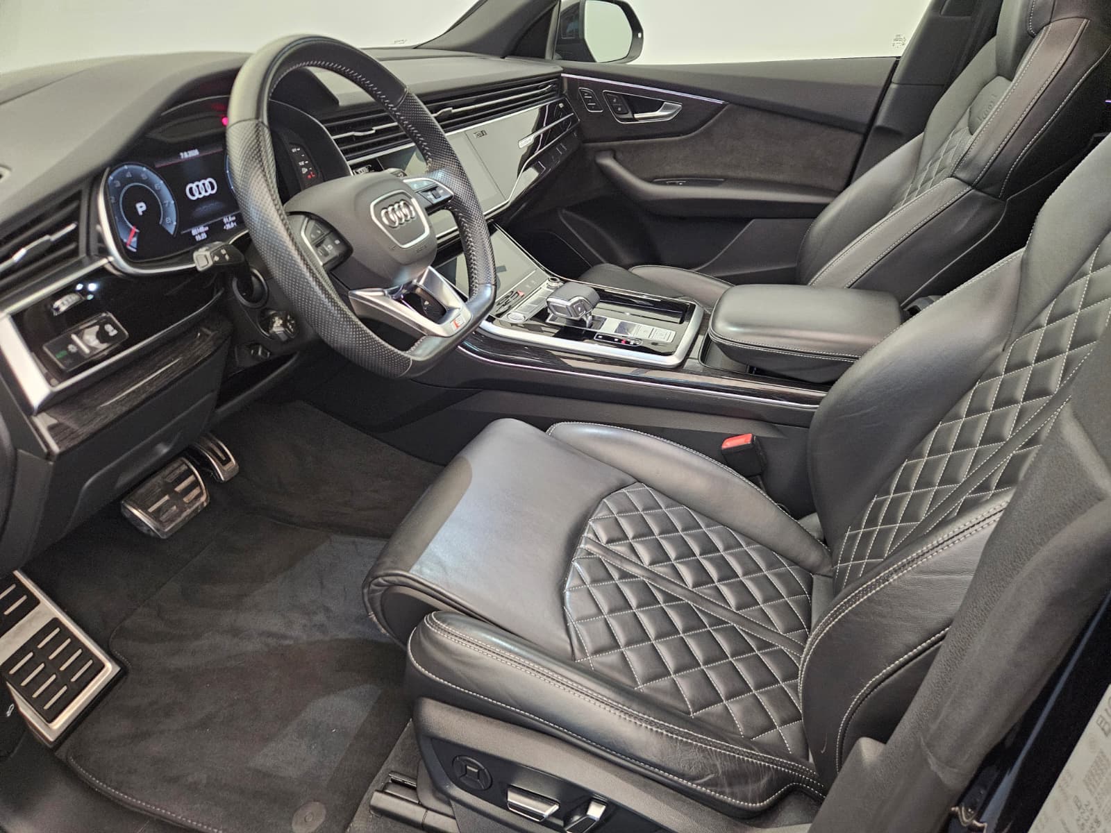 AUDI Q8 - Image 11