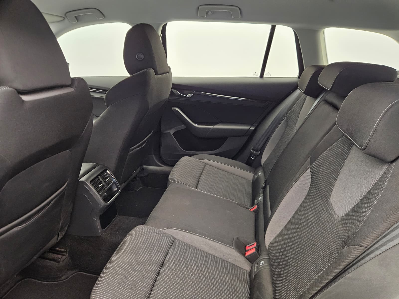 SKODA OCTAVIA - Image 13