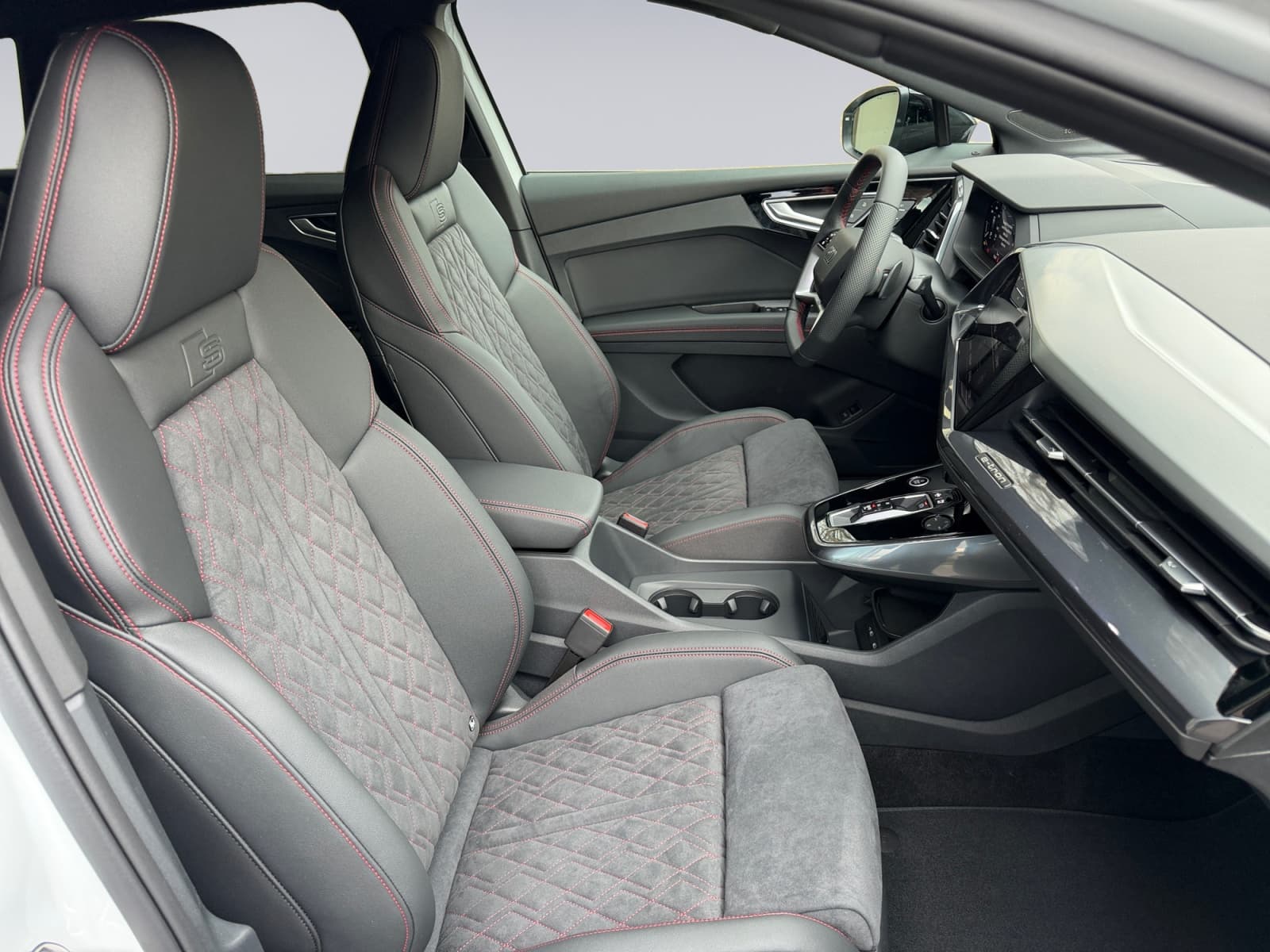 AUDI Q4 e-tron - Image 13