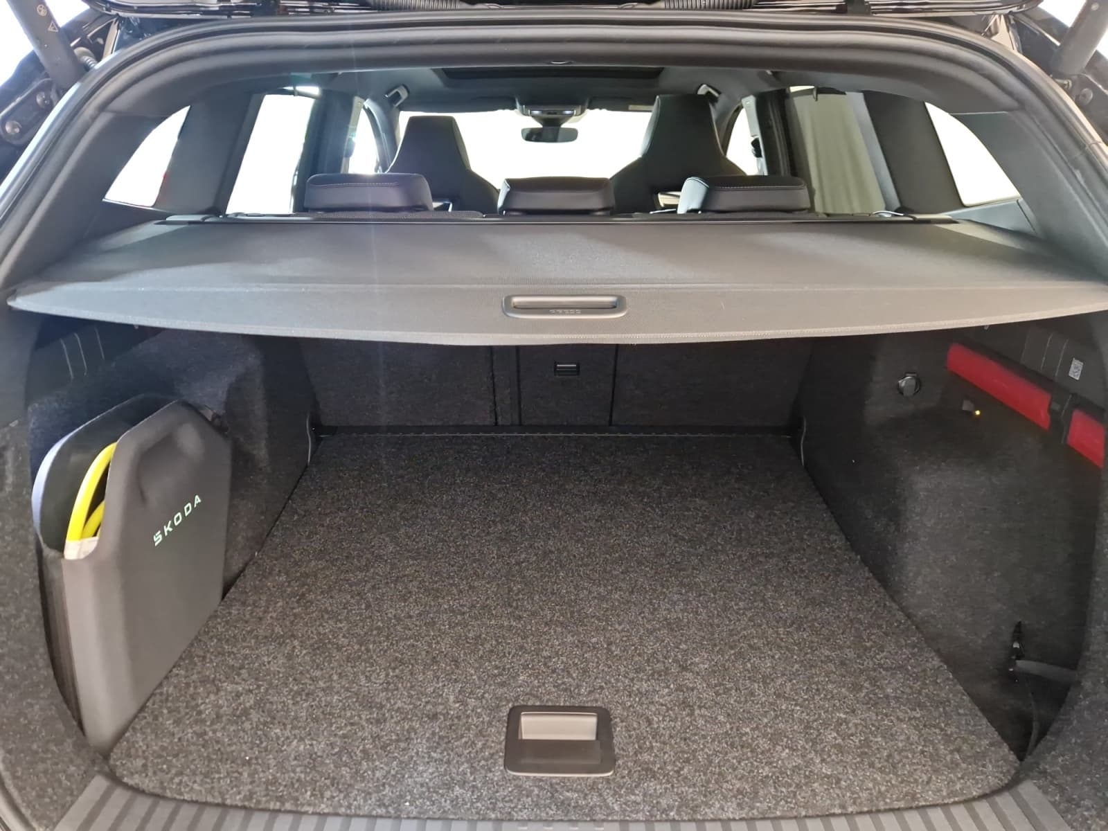 SKODA ENYAQ iV - Image 11