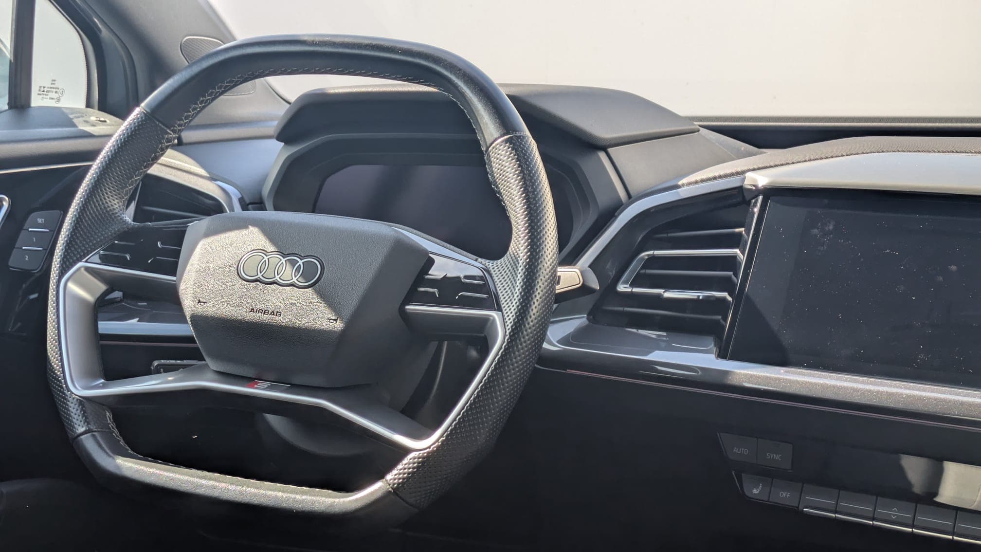 AUDI Q4 e-tron - Image 13