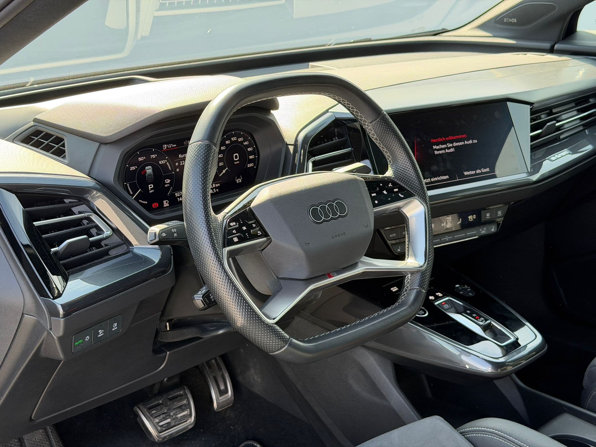 AUDI Q4 e-tron - Image 8