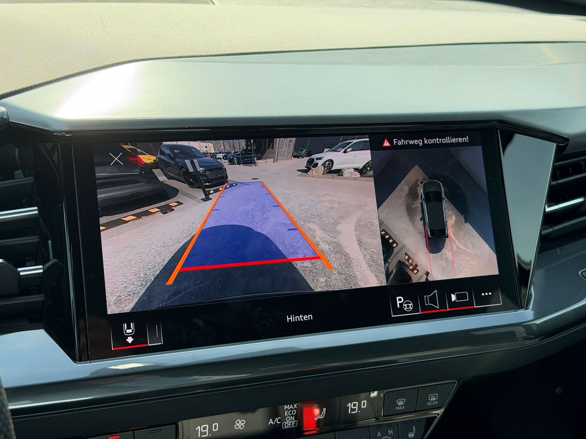 AUDI Q4 e-tron - Image 15