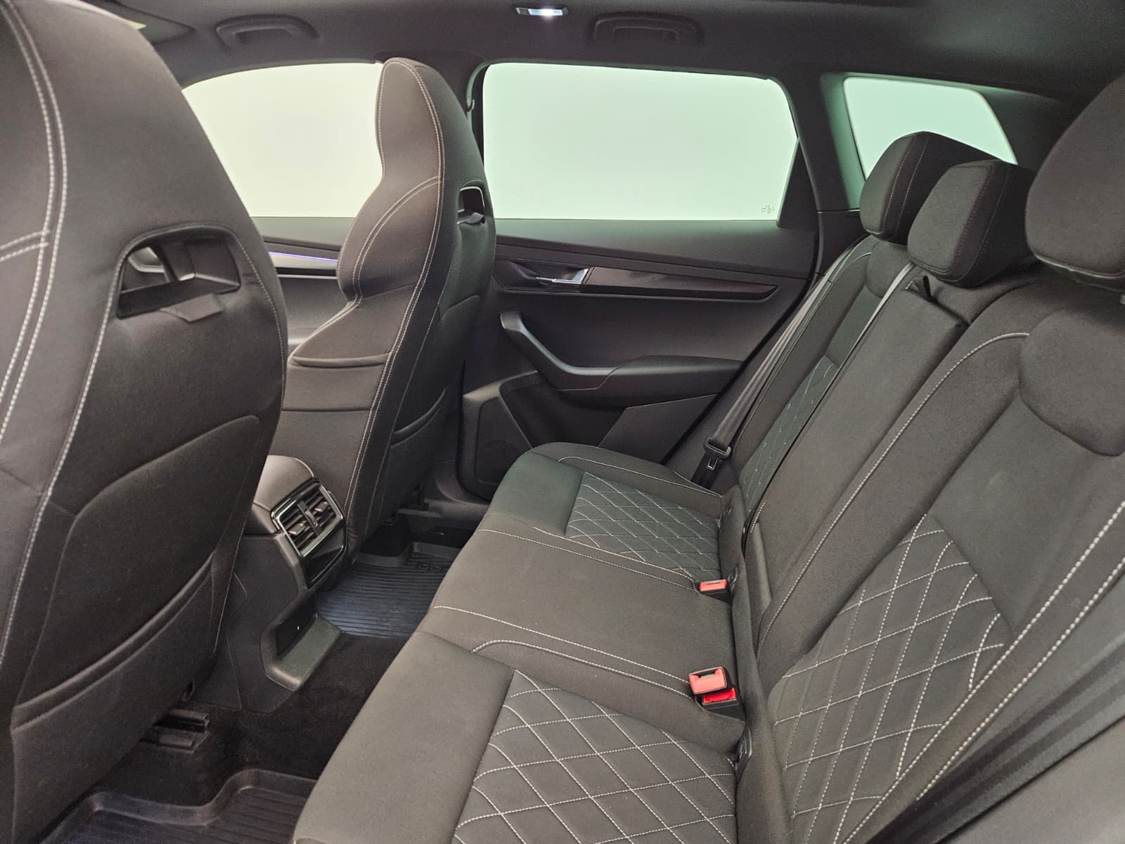 SKODA KAROQ - Image 8