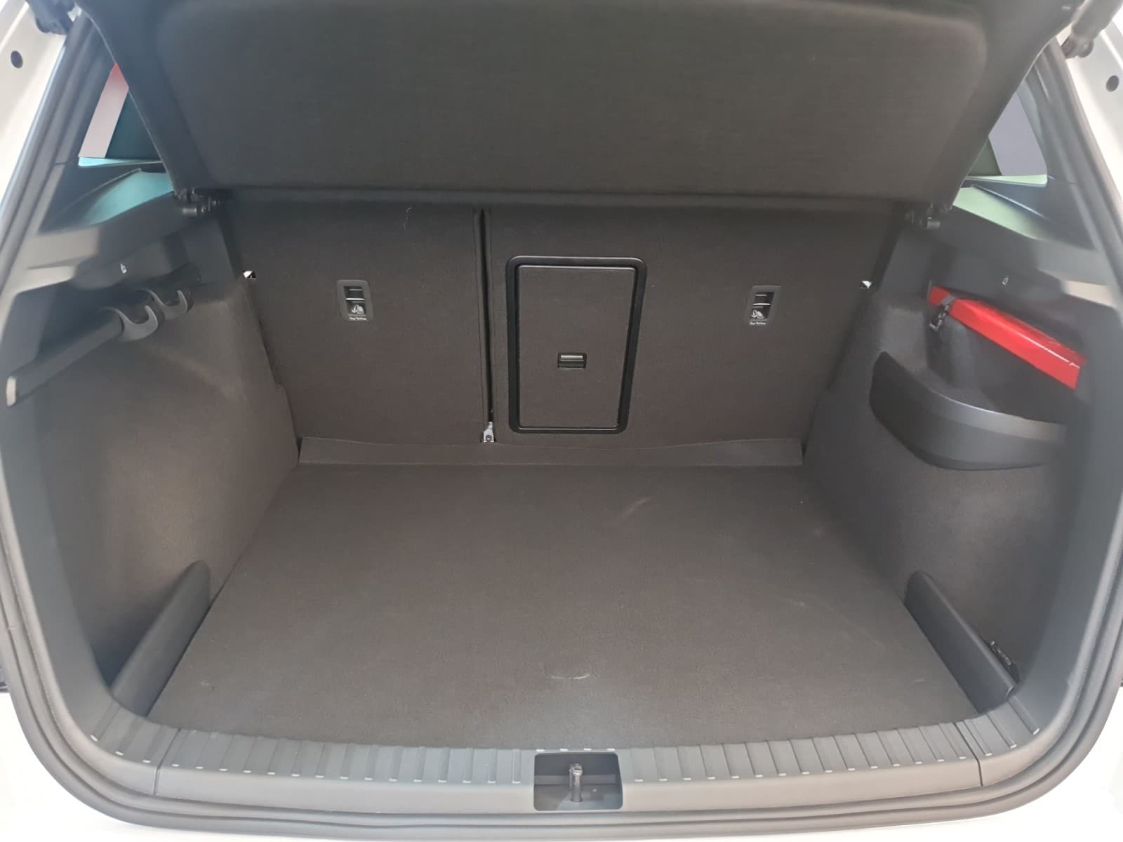 SKODA KAROQ - Image 13