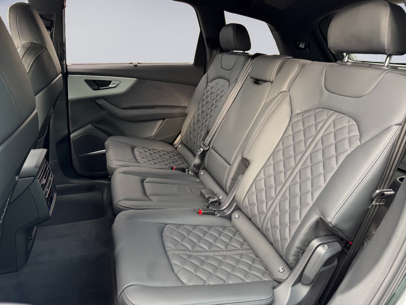 AUDI Q7 - Image 11