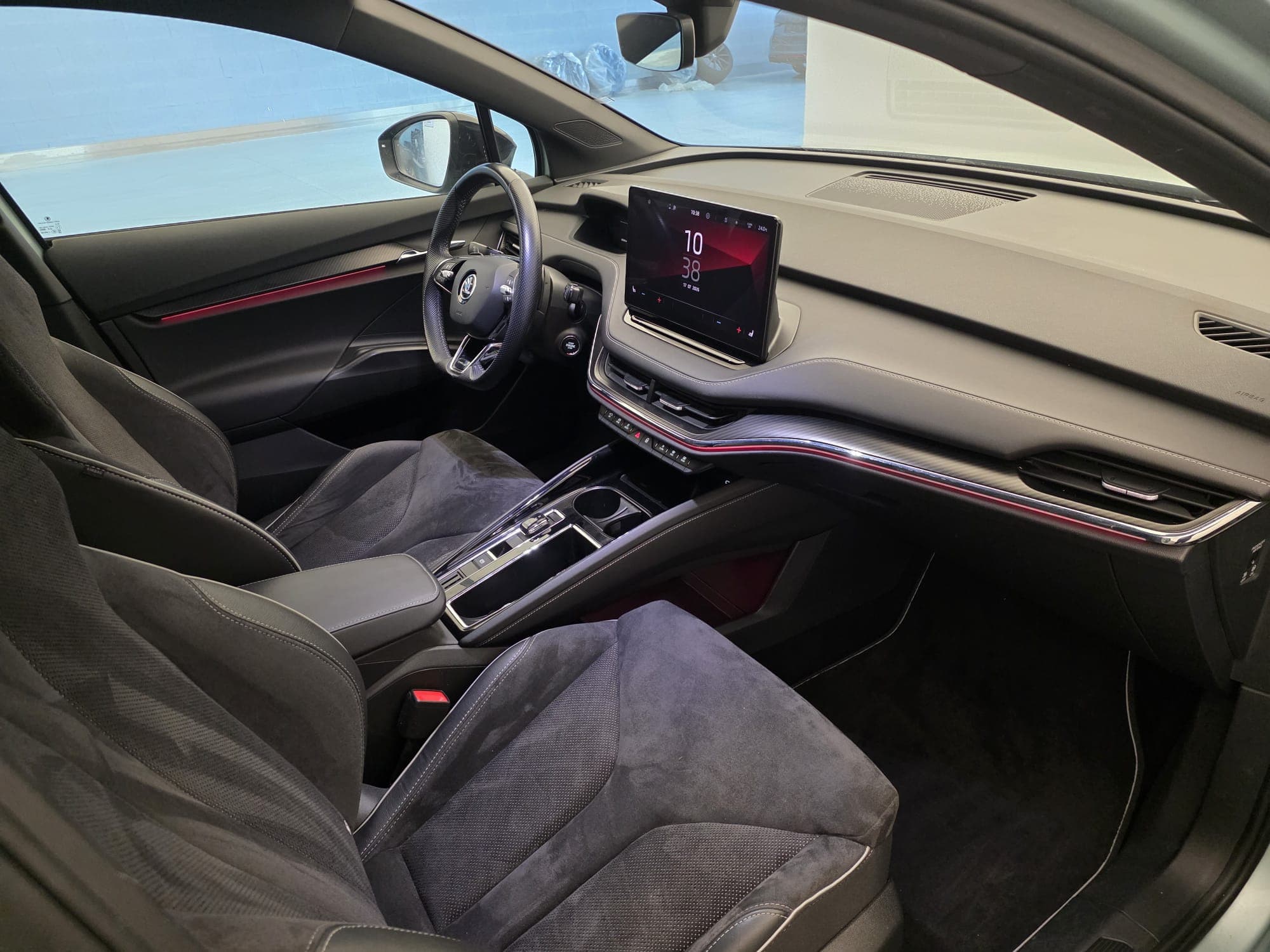 SKODA ENYAQ iV - Image 13